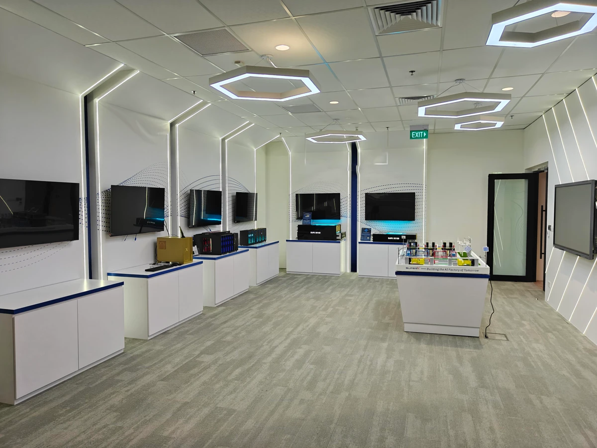 SuperXperience Hub